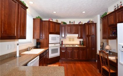 Traditional Kitchen with